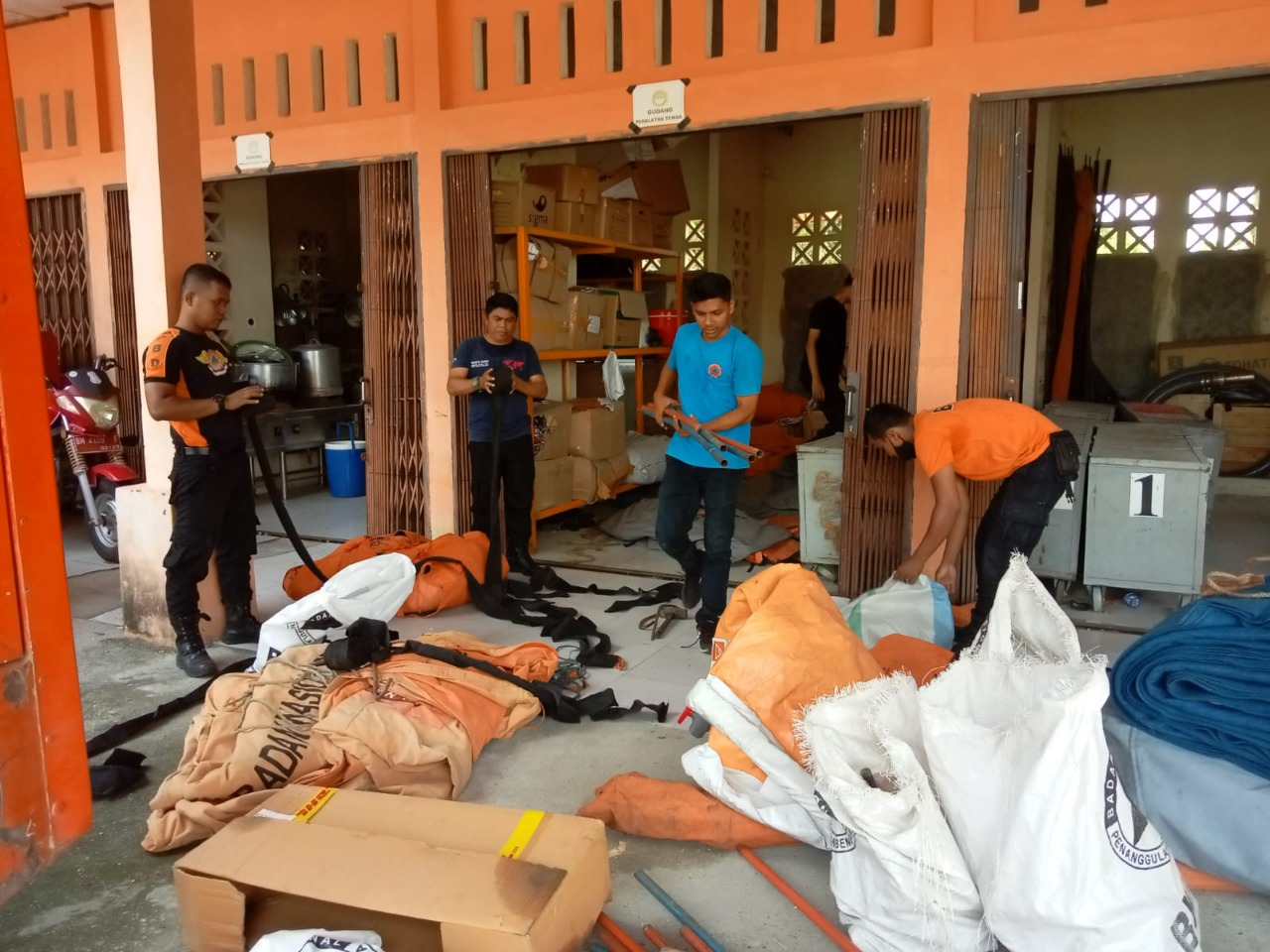 Giat Pembersihan Gudang BPBD